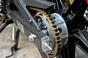 cách chăm sóc sên (xích) xe moto