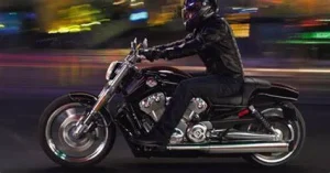 cách giữ an toàn khi đi moto ban đêm