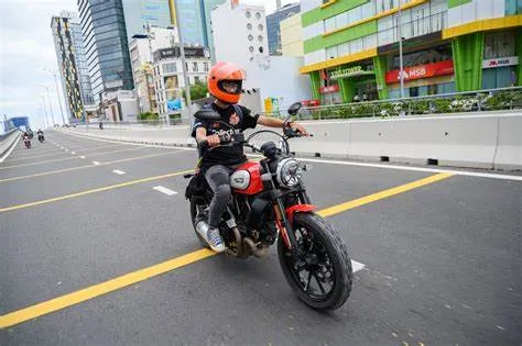 moto phân khối lớn có được đi trong thành phố không
